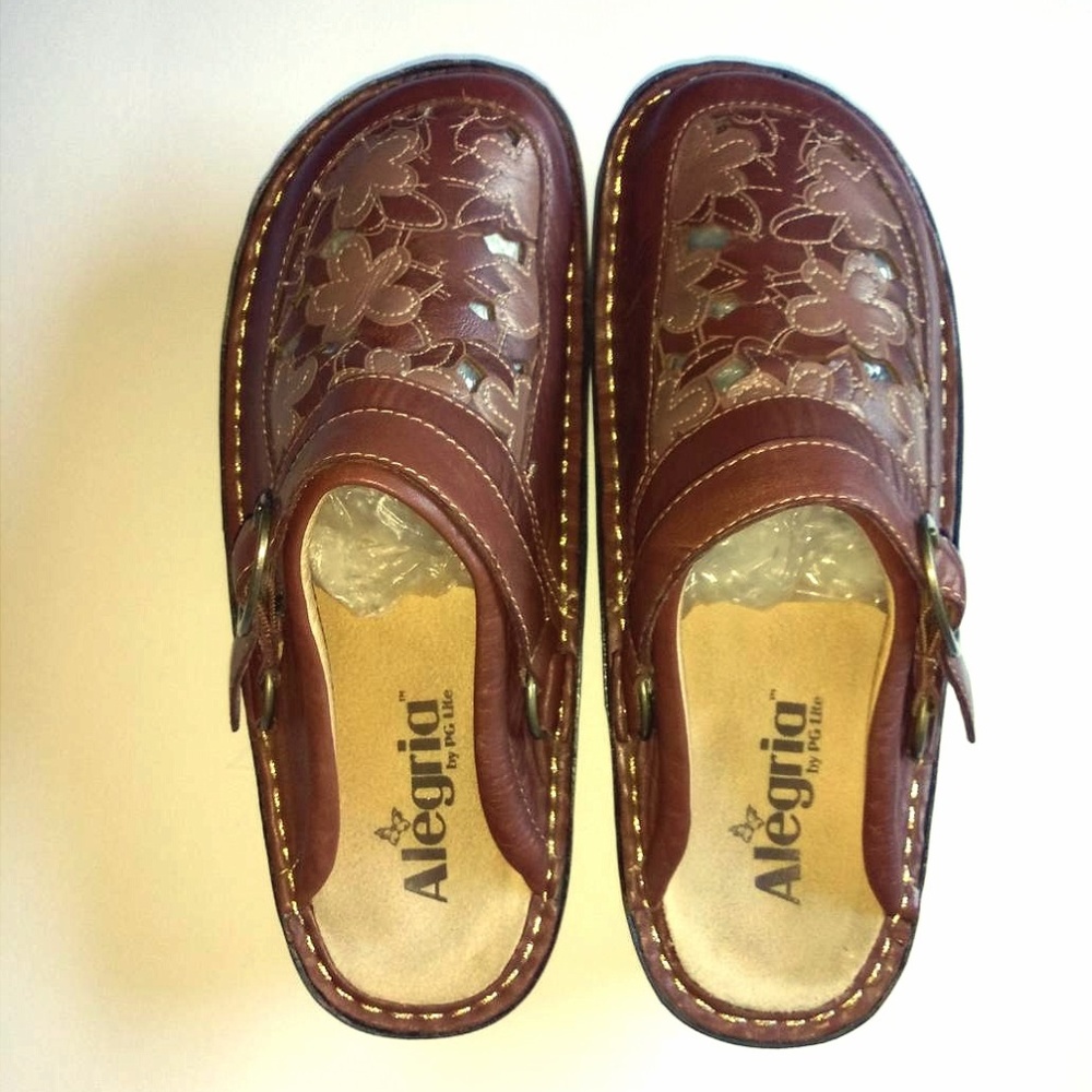Alegria Clogs .Brown.  Leather. Size 7.